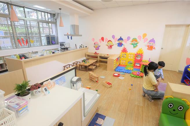 即日起開放未滿2歲兒童育兒津貼線上申辦平台，民眾只要備妥相關證件、資料及讀卡機，即可在家申辦未滿2歲兒童育兒津貼。（新竹縣府提供／邱立雅竹縣傳真）