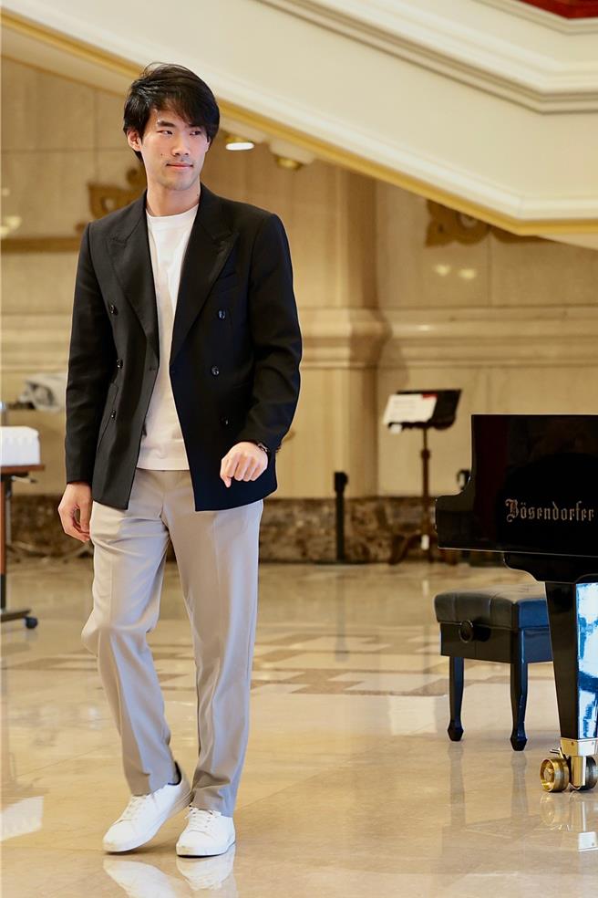 相隔5个月，萧邦国际钢琴大赛首奖得主、加拿大籍华裔钢琴家刘晓禹再度来台，这次他要为台湾观眾献演他的拿手作品萧邦钢琴协奏曲，也是首度和国家交响乐团合作。（郭吉铨摄）