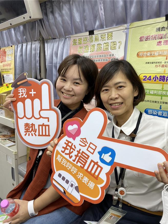 高鐵嘉義站今天舉辦「寒冬送暖．捐血傳愛」活動，員工熱烈響應挽袖捐血。（高鐵嘉義站提供／廖素慧嘉縣傳真）