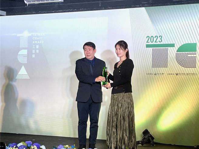 台湾工艺奖转型升级新光三越特别奖「传家宝盒-雍容」／图／李丽满