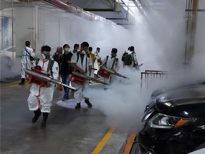 台南本土登革熱累計2萬499例，在化學防治、強力孳清及民眾配合落實防疫三管齊下，如今疫情已連續5周降溫。(台南市衛生局提供／曹婷婷台南傳真)