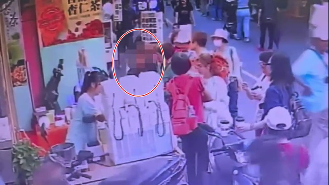 警方調閱監視器，發現42歲潘姓女子涉有重嫌。（翻攝畫面）