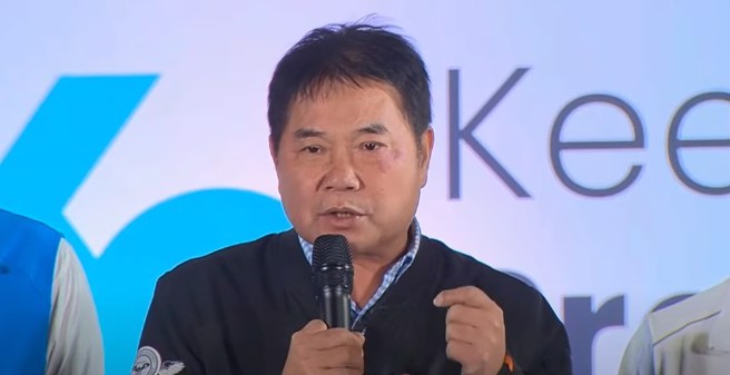 民眾黨17日晚在苗栗舉行「民眾之聲／苗栗開講」，縣長鍾東錦(見圖)、國民黨立委參選人邱鎮軍都到場支持。(截自民眾之聲YouTube)