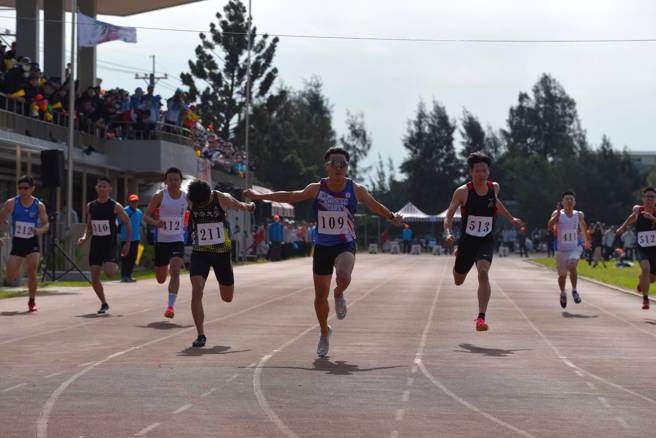 「台灣最速警察」。畢業後任職於警官大隊，勤餘時間仍自我鍛鍊，創下100公尺生涯最佳成績10秒77。(戴志揚翻攝)