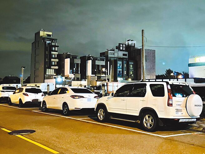 台中市5万多格停车格中76％的停车格纳入收费管理，市府交通局16日表示，为提高周转率，会持续将剩下的1万2000多格停车格渐进式纳入收费管理。（张亦惠摄）