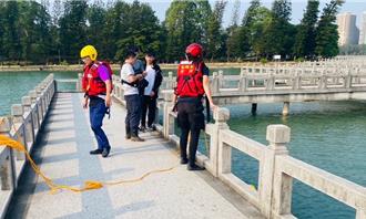 澄清湖驚見人浮水面 消防救起七旬婦急救中