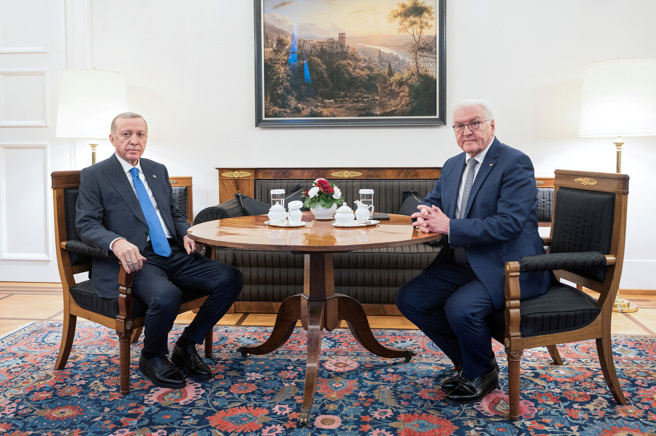 土耳其总统艾尔段今天访问德国时指出，以色列必须立即停止对哈玛斯武装集团的军事行动并同意停火。（图/路透社）

