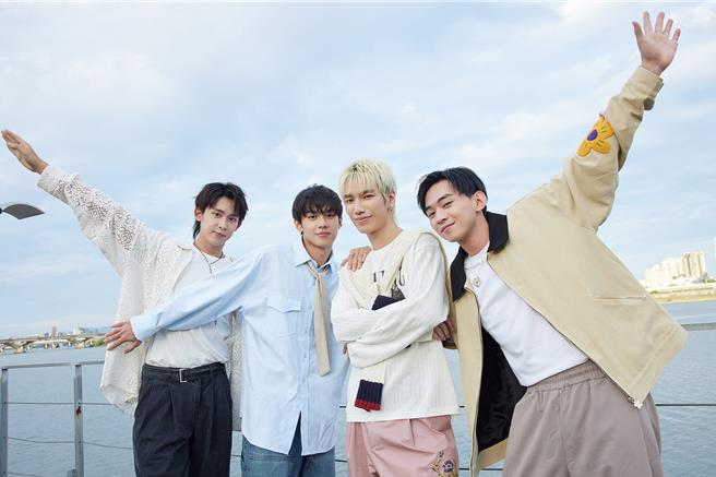 OPENsi新歌〈我為什麼難過〉唱出屬於男孩們的愛情惆悵。（人見人愛娛樂提供）