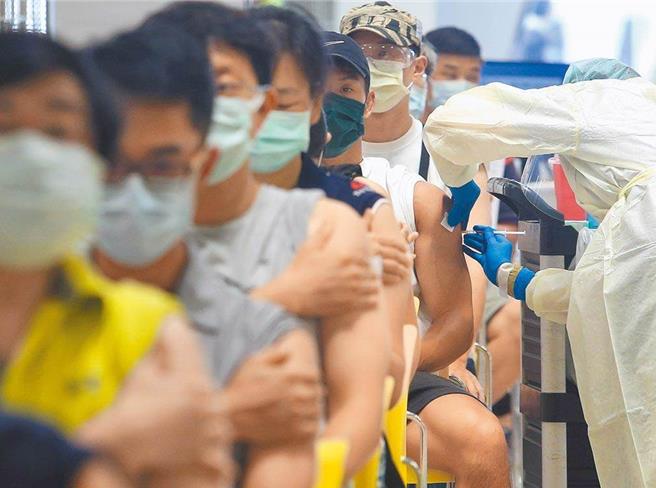 卫福部预防接种受害救济审议小组（VICP）最新审议结果，新北市10多岁少女接种BNT疫苗1周后出现大面积掉髮，获2万元救济金。示意图非新闻当事人（本报资料照）