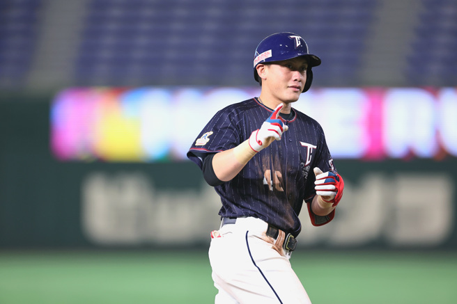 劉基鴻揮出陽春炮，幫助中華隊破蛋。（中職提供）