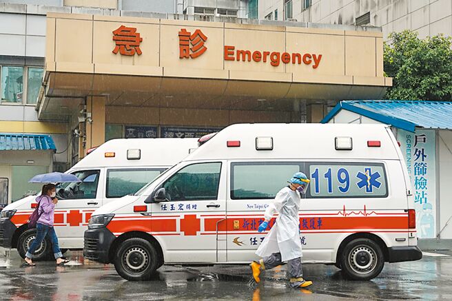 紧急医疗救护体系濒临疲乏，医团呼吁提升急诊健保点值。图为医院急诊室外观。（本报资料照片）