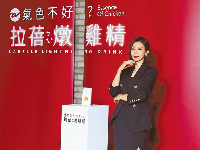 贾静雯17日出席鸡精代言活动。（品牌提供）