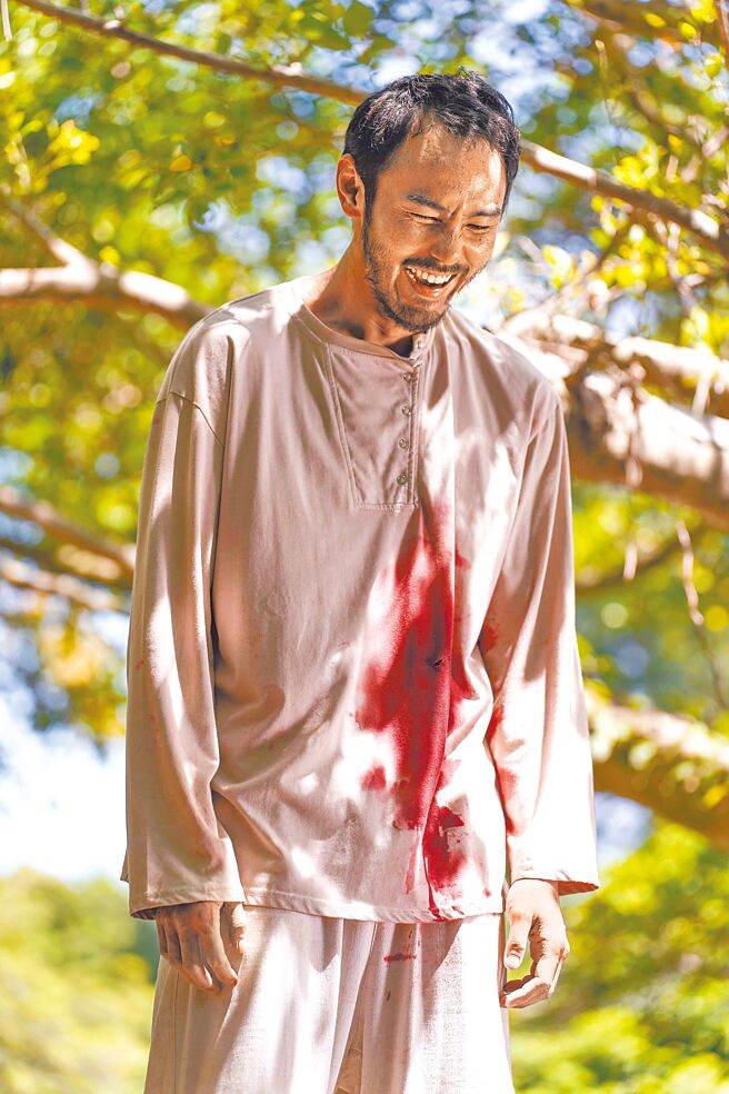 阮经天在《周处除三害》中饰演杀手，展现癫狂演技。（一种态度电影提供）