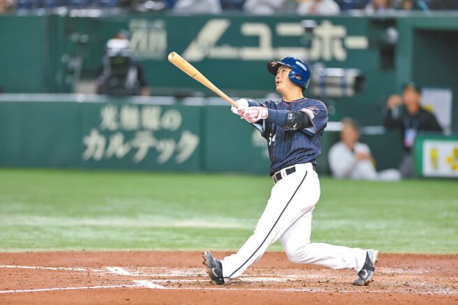 林靖凯17日在亚冠赛对澳洲之战，延长赛10局上敲出满贯炮。（中职提供）