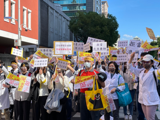 反對藥學系增額藥學生上街訴求 醫藥分業單軌制、總量管制入法