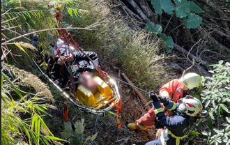 北宜公路騎車突恍神摔車 老翁摔落「20公尺」山坡斷腿