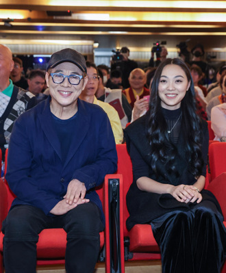 李連杰「同框大女兒」現身信義區 星二代高顏值互動曝光