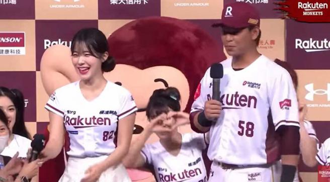 李多慧表示很欣賞桃猿隊選手廖健富，兩人曾同台讓她笑得合不攏嘴。（圖／Rakuten Monkeys Youtube）