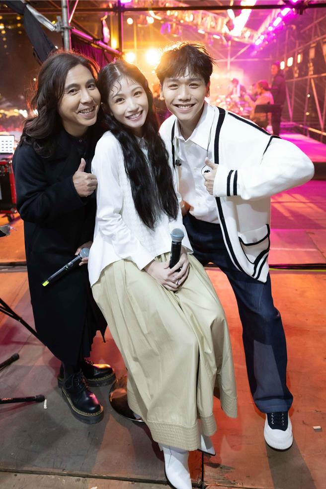 郭蘅祈（左起）、李千娜及蔡旻佑18日在「爱之日常音乐节」与儿子同台合作。（爱之日常音乐节提供）