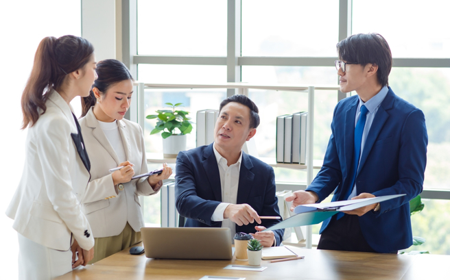 狮子、摩羯、水瓶3星座受到长官关切时，也能表现得不卑不亢，态度坚定地守住自己的底线。（示意图／达志影像／shutterstock）