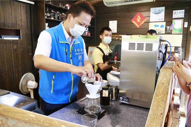 苗栗市长邱镇军参与地方各项活动。（苗栗市公所提供／李京升苗栗传真）