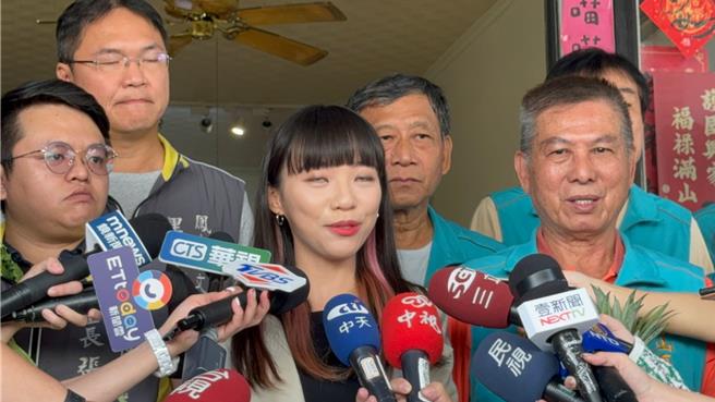 黄捷喊话，韩国瑜又要回来了，但没关系，「让黄捷进国会跟他对战，守护台湾」。（柯宗纬摄）