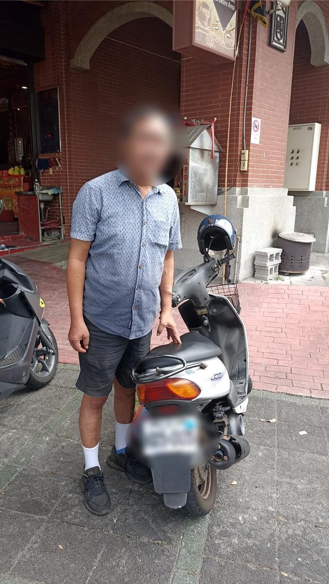 黄姓男子误将冯京当马凉，在经验丰富第三分局东区驻在所警员协助下，顺利在圣母宫前找到机车。（警方提供／王煌忠台中传真）