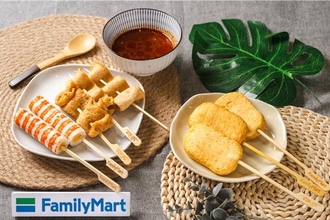 全家南洋酸辣烫「马尚煮」主打串串类型「海鲜鱼卵棒」（左起）、「韩式鱼板棒」、「海鲜鱼板」，均为25元。（全家提供／朱世凯台北传真）