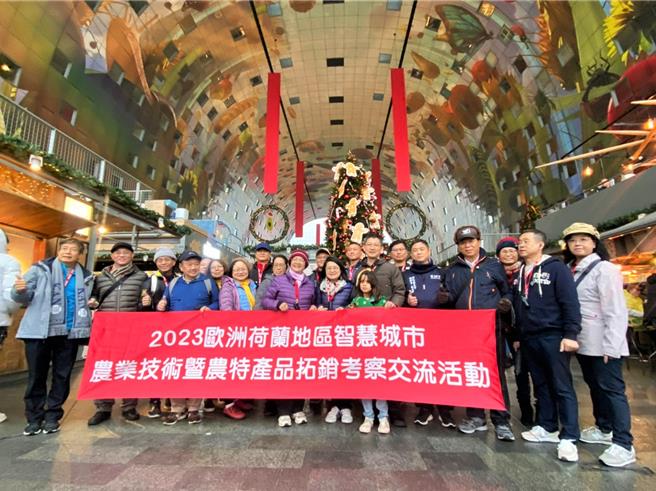 鹿特丹是荷兰的第二大城市，被称为是现代建筑的试验场，是许多建筑学生的朝圣地，彰化县长王惠美（前排左七）19日率团赴荷兰鹿特丹，在曾参与Markthal拱廊市集规划设计，来自台湾的建筑师廖慧昕（前排左八）陪同下，参访倍恩特姆广场、拱廊市场Markthal及布莱克火车站。（彰化县政府提供／吴建辉彰化传真）