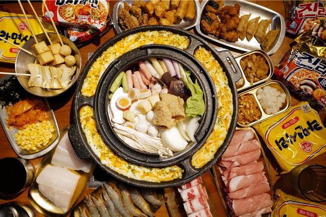 「馬洗手」提供韓國傳統小吃年糕、醬拌雞塊、魚板、韓式泡麵等，讓民眾免出國就可一次吃遍韓國當地的特色料理。(馬洗手正宗韓食料理專門店提供)