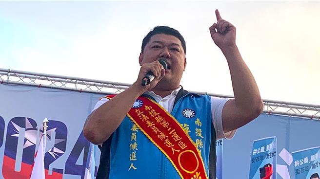 国民党南投二选区立委候选人游颢20日上午8点30分将在县长许淑华与县议长何胜丰陪同下，抢头香前往选委会登记参选立委。曾雪蒨摄