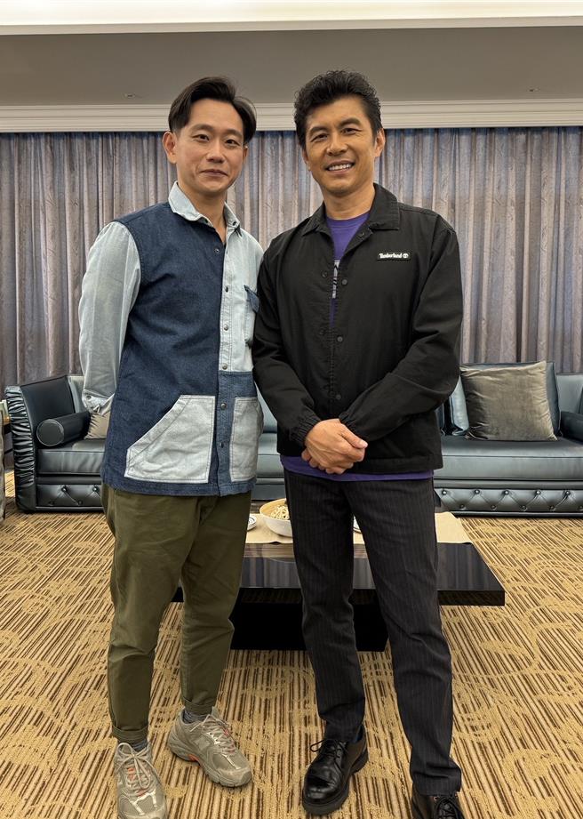 陈家逵、苏炳宪是《爱的荣耀》一对活宝。（民视提供）