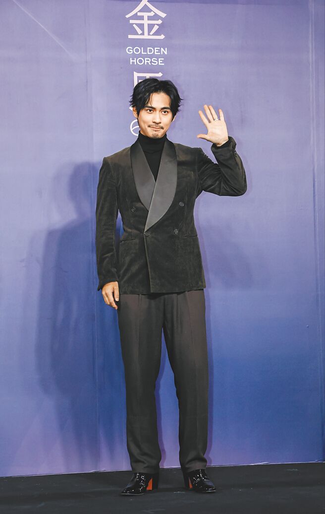 周渝民日前接受本报专访，畅聊拍摄《车顶上的玄天上帝》准备角色的过程。（罗永铭摄）