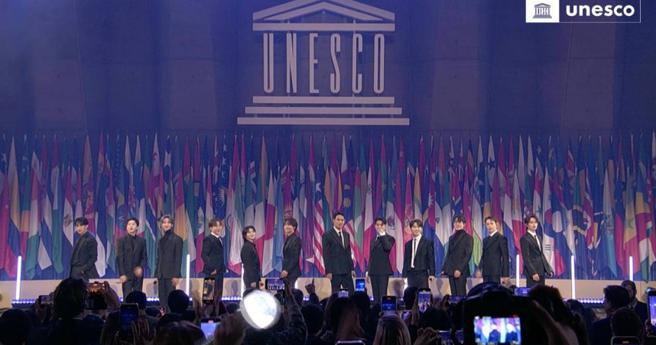 韩国学生族群流行追星存钱法，SEVENTEEN粉丝就存了台币150万1347元。（图／翻摄自SEVENTEEN脸书）