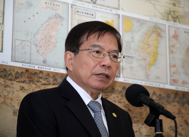 立法院交通委员会20日审查113年度中央政府总预算案关于交通部单位预算，列席的交通部长王国材（图）于会前受访。（刘宗龙摄）