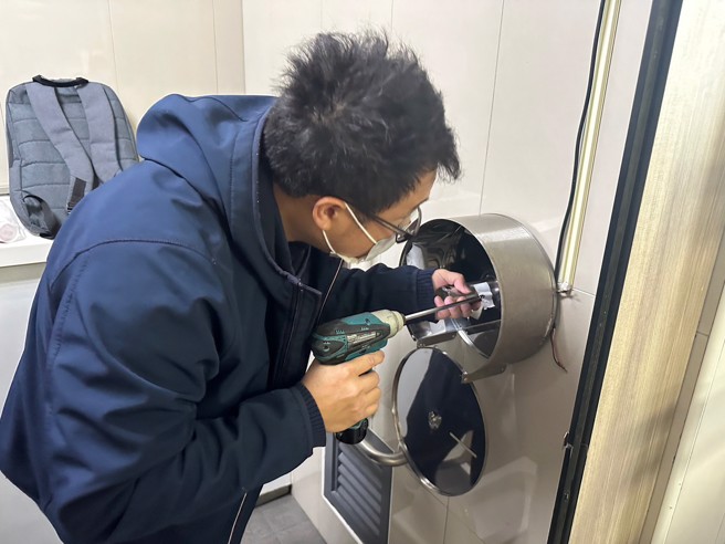 试办智慧厕间，透过科技强化管理单位管护作业，确保公厕洁净如新。(图/花莲县环境保护局提供)