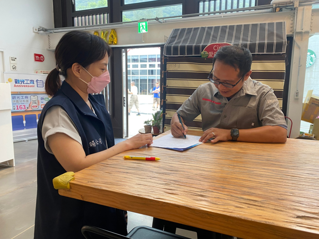 推广公厕认养，公私部门协力，共同维护优质如厕环境。(图/花莲县环境保护局提供)