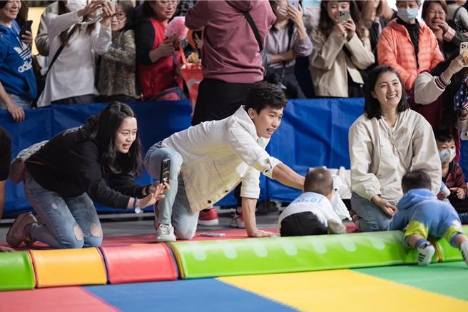 贝恩第11届超级宝宝体适能大赏活动现场照。（贝恩提供）