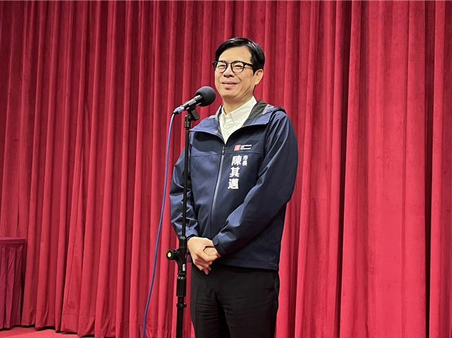 蓝白合戏码变来变去，民进党高雄市长陈其迈今（20）日直说，一日数变，先观察再说。（柯宗纬摄）