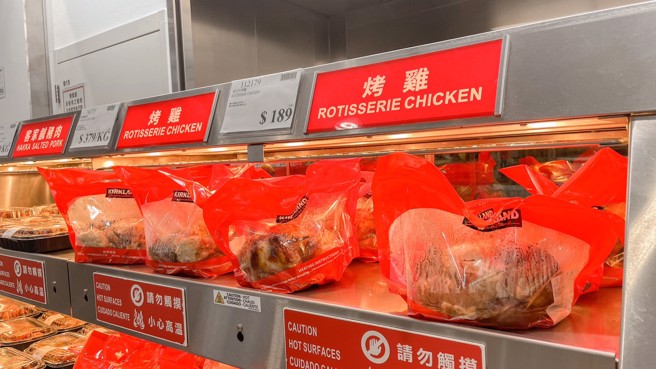 许多人可能会在好市多购买熟食增加年菜菜色，其中美式大烤鸡就是会员们的热门选项。（示意图／资料照，记者杨雅婷摄影）