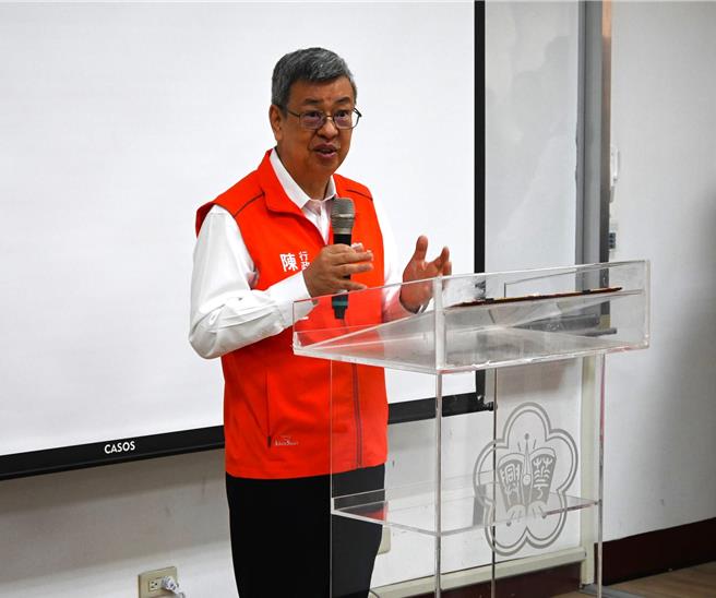 行政院长陈建仁今天前往苗栗县视察参访学校社区共读站。（李京升摄）
