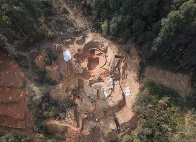 四川眉山公布重大考古发现：确认苏东坡家族墓地，苏轼孙子、曾孙墓现身。图为发掘现场。（红星新闻）