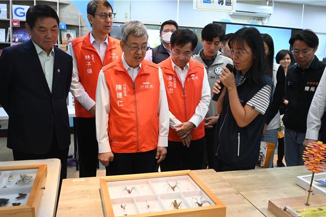 陈建仁20日前往苗栗县参访。（李京升摄）