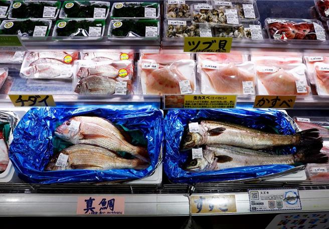 中国10月进口日本水产品总额，年减高达99.3％。（图／路透社）