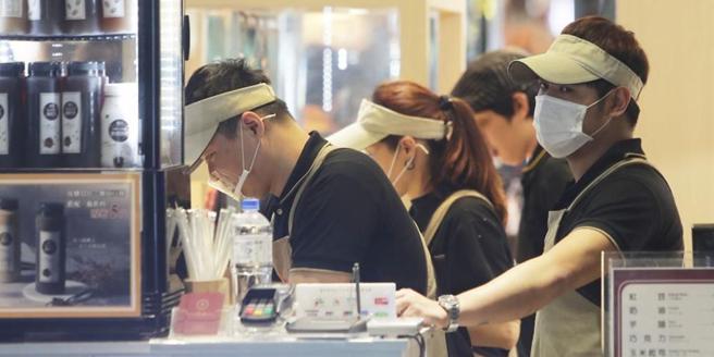 国泰金公布「国民经济信心调查」，有52％民眾预估2024年薪资会调涨，其中约4分之1涨幅会大于3％。图／本报资料照片