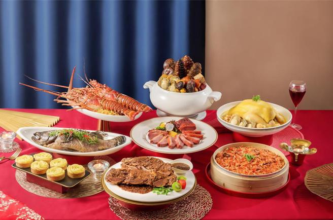 王品集团中西式「群龙开运年菜宴」8道大菜售价8,999元，搭配早鸟优惠码可现折1,888元。（图／王品集团）