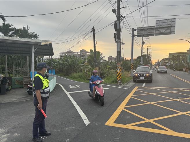 內埔警方9月至11月初取締「無號誌路口未停等」，共開罰473件。（警方提供／林和生屏東傳真）