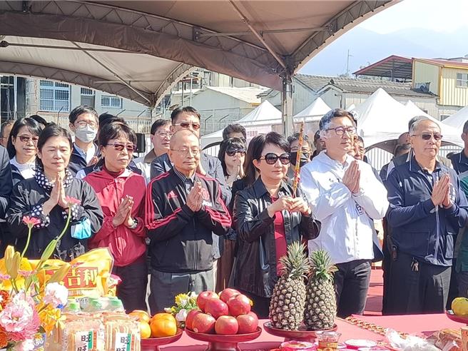 前台纸董事长许良宇意外早逝，父母许景堂与李碧虹捐出爱子遗产1.2亿，在东势家乡兴建「许良宇图书馆」。（陈淑娥摄）