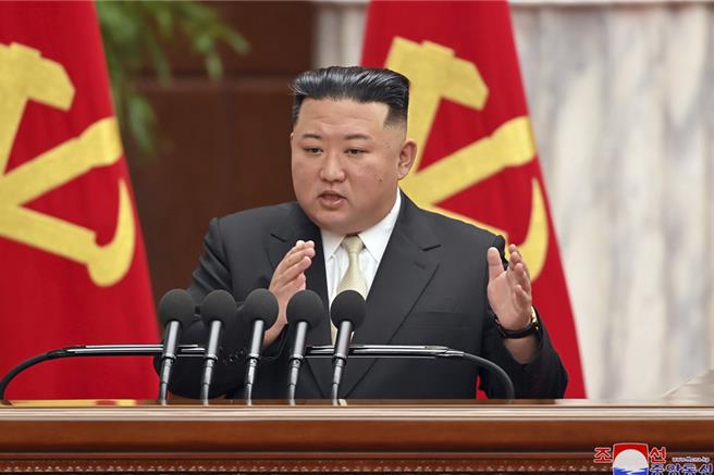 北韩最高领导人金正恩自10月19日与到访的俄罗斯外长拉夫罗夫会面后，已有一 个月未曾公开露脸，健康状况再惹外界关注。（图／美联社）