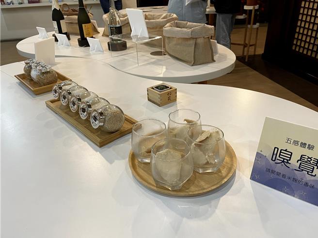 《碰酒！Bonjour！台法清酒文化展》即日起至12月19日在雾峰农会酒庄展出，现场规画触觉、嗅觉、视觉和听觉等方式，再到展售中心试饮酒品，带领民眾透过「五感」了解台法清酒的特殊文化。